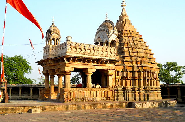 Yogini_temple_near_BhedaGhat