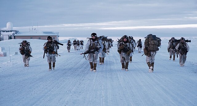 Airborne_Division_conducts_training_on_Arctic_Circle