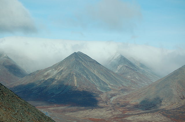 Nome_Alaska_grand_central_valley