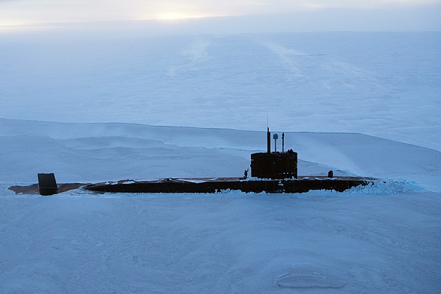 Royal_Navy_submarine_breaks_through_Arctic