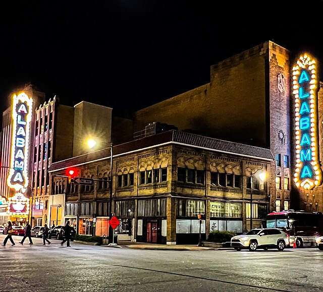 Alabama_Theatre_at_Night_