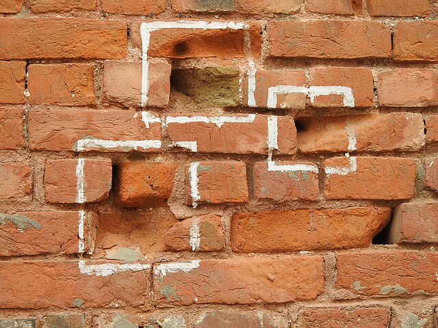 Bullets_signs_of_firing_during_Jallianwala_Bagh_massacre