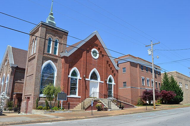 First_Baptist_Church_of_Tuscumbia_former_building