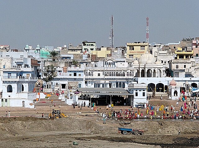 Ghats_oni_Pushkars_lake_being_dredged_Rajasthan