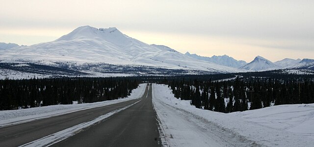 Gunsight_Mountain_Glenn_Highway