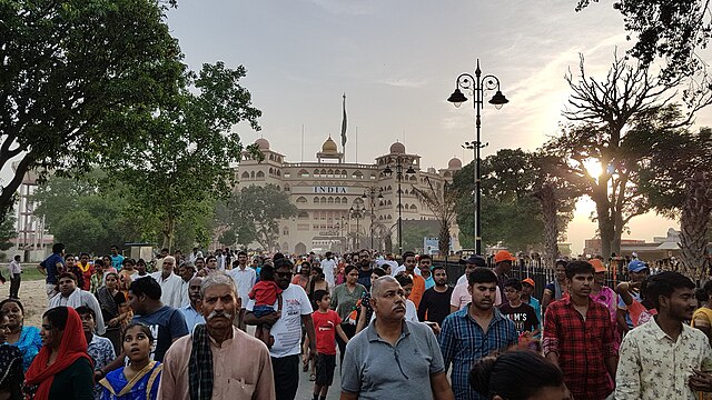 Indian_Wagah_Attari_border_arena