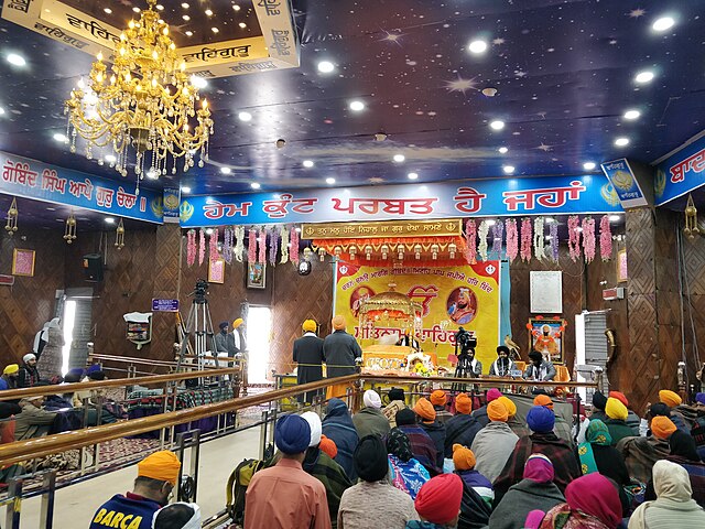 Inside_of_Gurudwara_Hemkund_Sahib