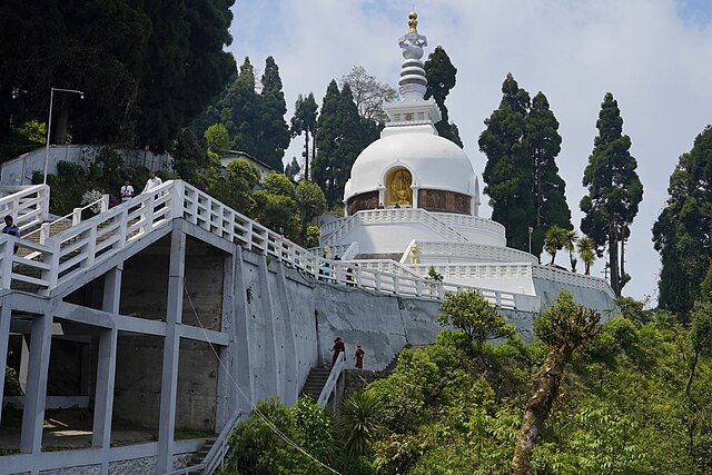 peace-pagoda-darjeeling