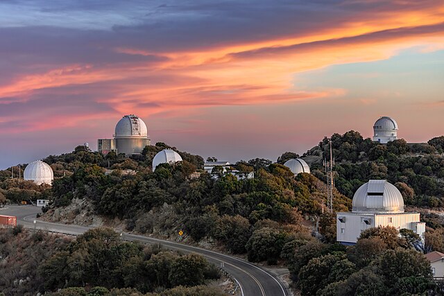 Kitt_Peak_National_Observatory_in_the_Quinlan_Mountains