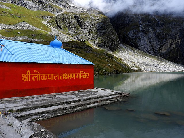 Laxman_temple_at_Hemkund_Sahib_at_an_altitude