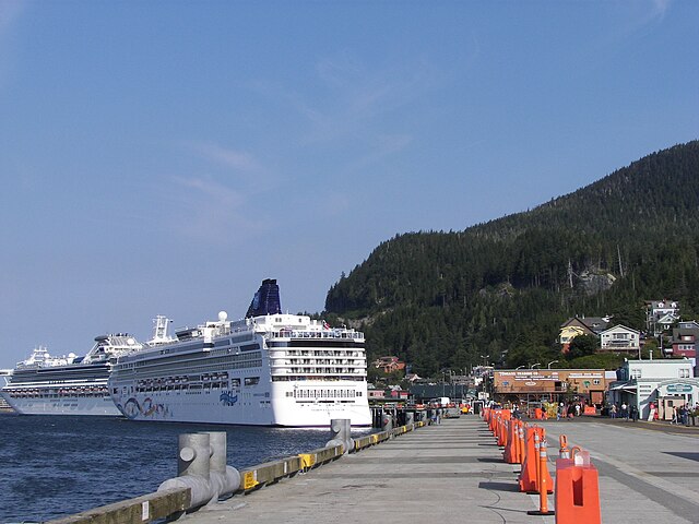 Norwegian_Star_in_Ketchikan_Alaska
