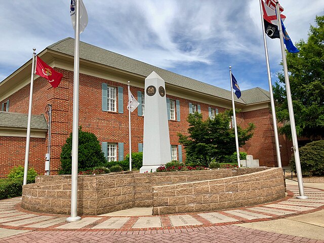 Opelika_City_Hall_Memorial