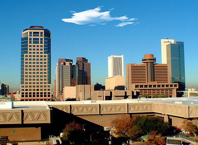 Phoenix_skyline_Arizona_USA