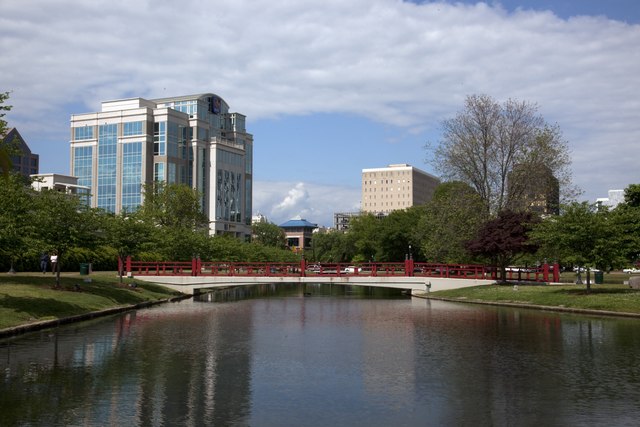 Scenic_downtown_Huntsville_Alabama