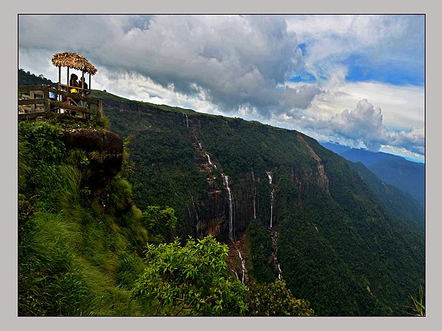 Seven_sisters_falls1
