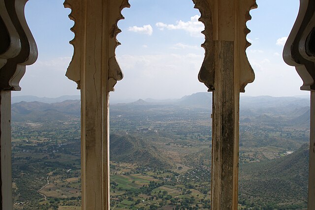 Udaipur_India_Udaipur_surroundings