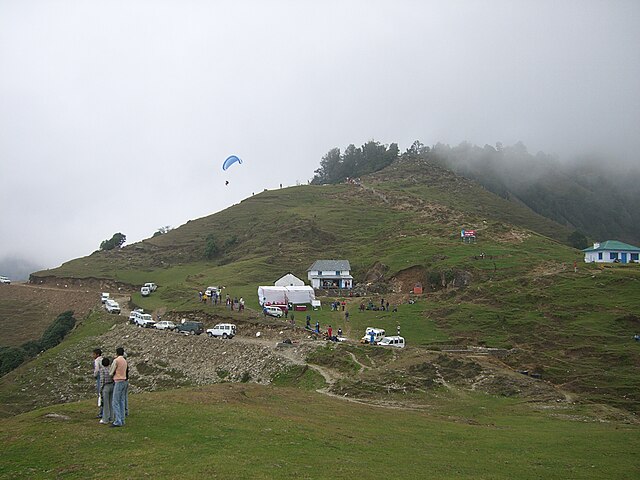 Upper_paragliding_takeoff_at_Bir