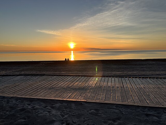 sun_outdoors_orange_beach