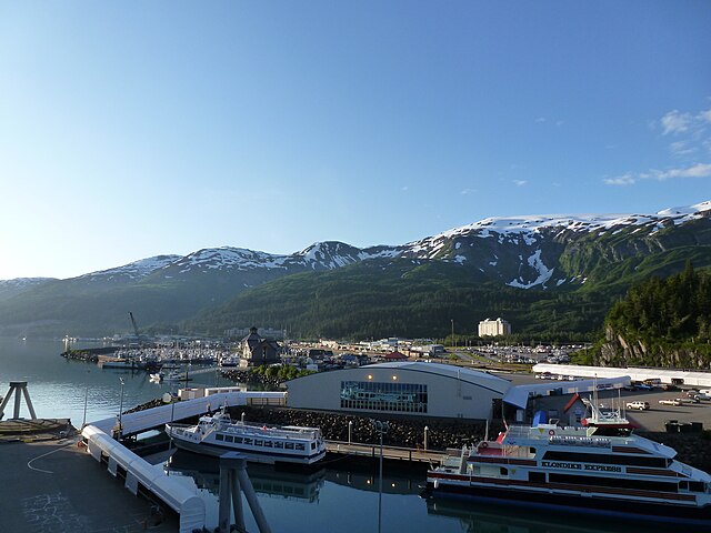 Whittier_Alaska_View_of_the_docktown_from_the_ship
