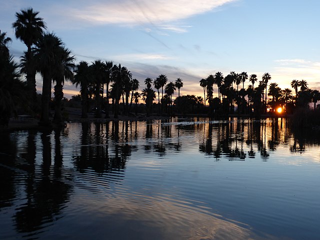 Last_Light_on_a_Papago_Park_Pond