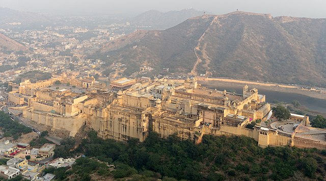 Amber_Fort_seen_from_Jaigarh_Fort