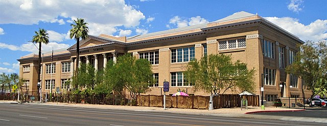 Former_Monroe_School_Childrens_Museum_of_Phoenix_from_south