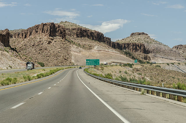 Interstate_40_near_Kingman_AZ