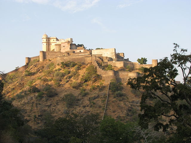 Kumbhalgarh_Fort_viewed_at_Sunset