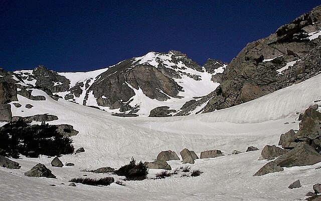 Apache_Peak_above_Lake_Isabelle