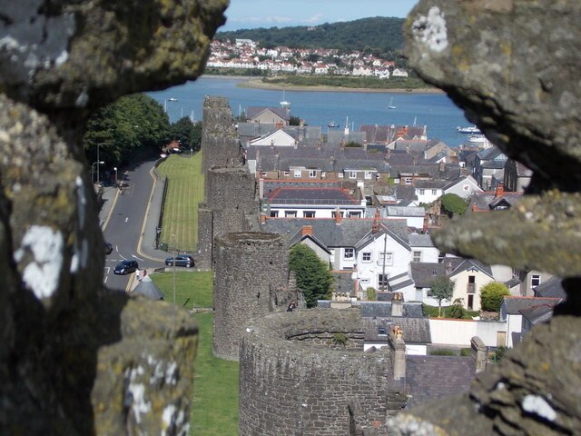 Conwy_western_town_wall