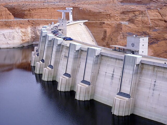Glen_Canyon_Dam_water_level