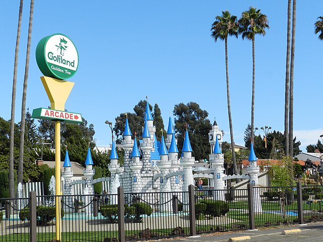 Goldenteecastrovalley
