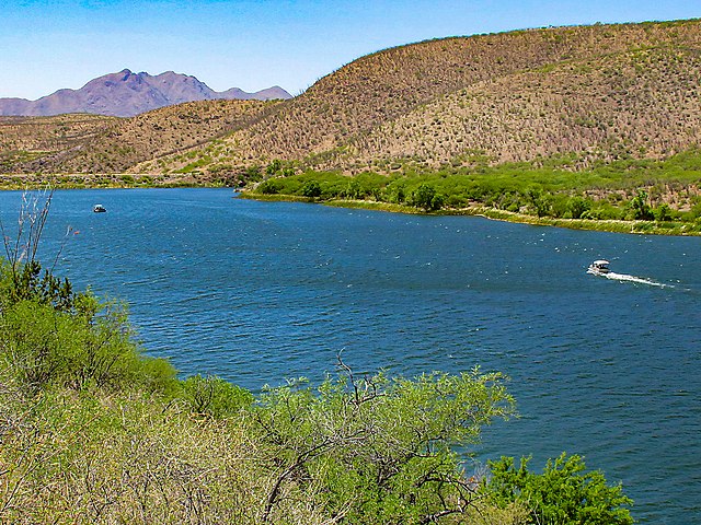 Patagonia_Lake_images