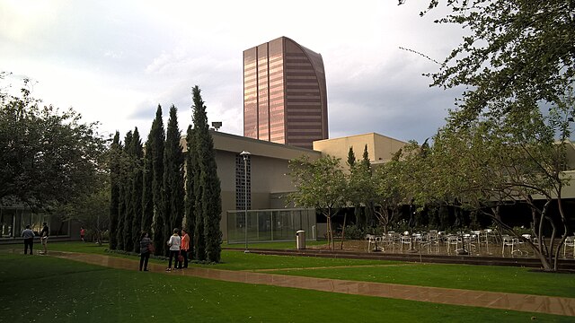 Phoenix_Art_Museum_Garden