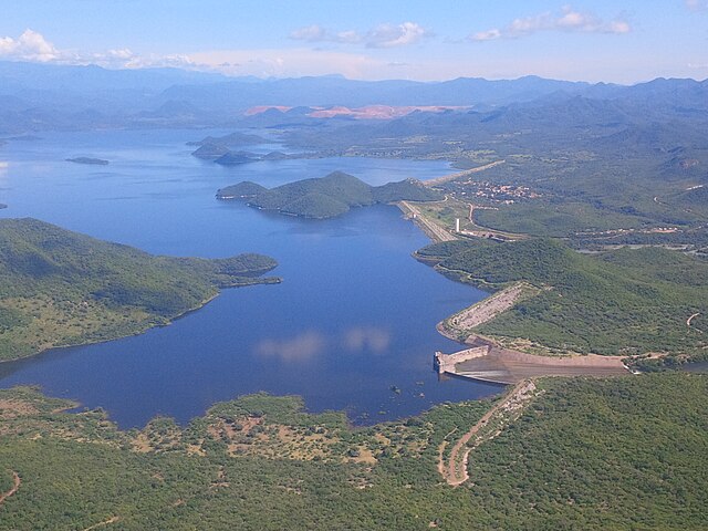 Presa_Adolfo_Ruiz_Cortines_o_Mocuzari