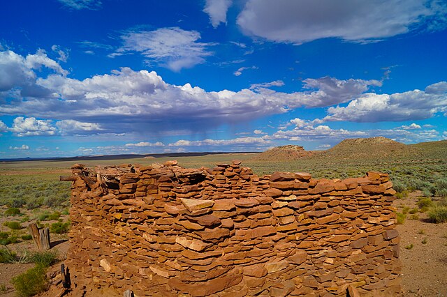 Reconstructed_pueblo_in_Homolovi_State_Park