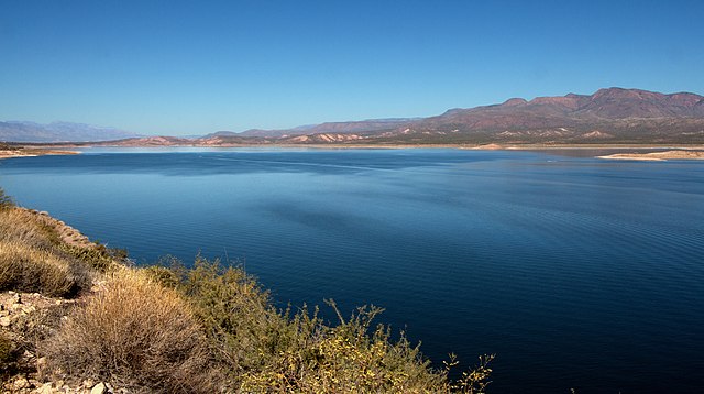 Roosevelt_Lake_View_North