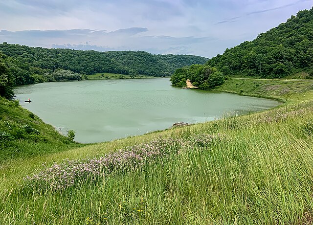 Runge_Hollow_Lake_from_ground