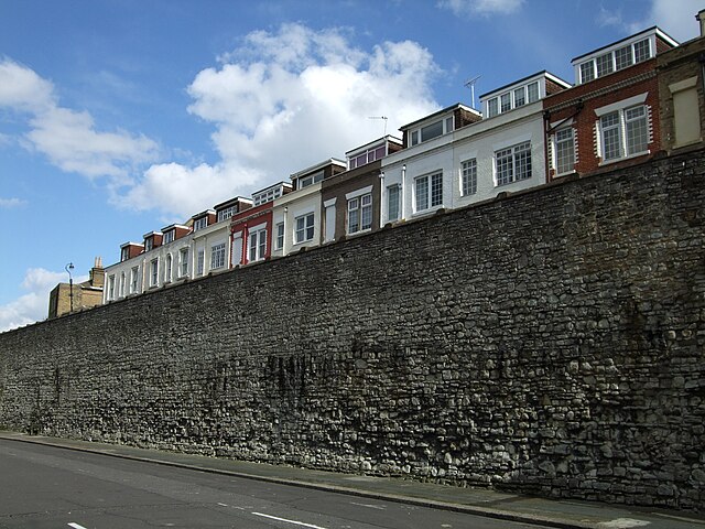 Southampton_Town_Walls_western_town_wall_alongside_Western_Esplanade
