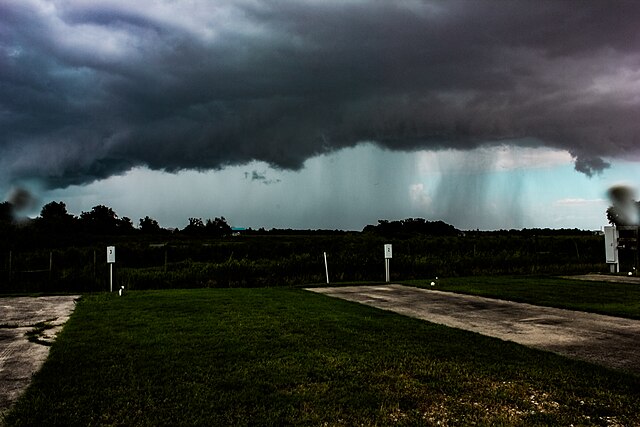 Storm_approaching_Hackberry