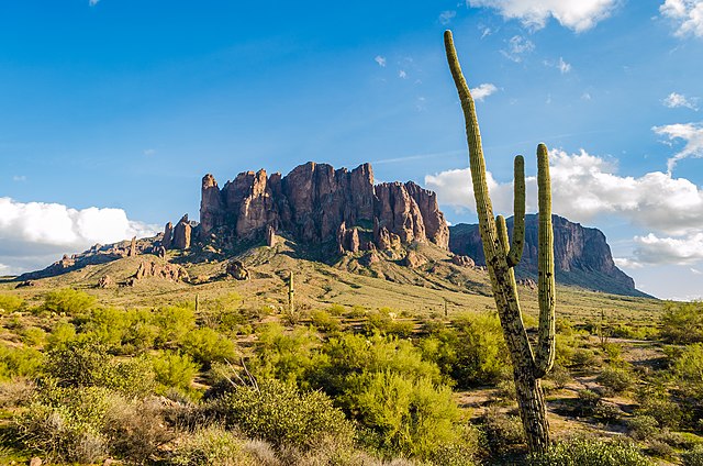 Superstition_Mountains