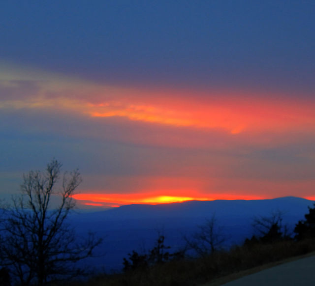 arkansas-mount-magazine-state-park-sunset-over-magazine