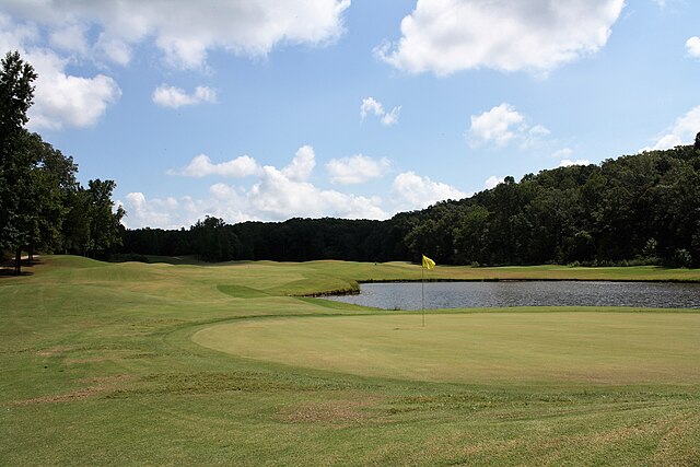 Green_west_at_The_Ridges_at_Village