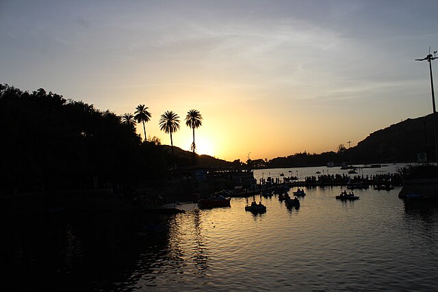 Nakki_lake__Mount_Abu_Rajasthan_images