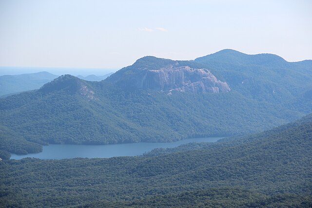 Pinnacle_Mountain_Table_Rock_and_Stool_Mountain_from_Caesars_Head_June