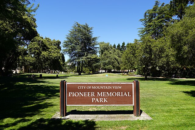 Pioneer_Memorial_Park_Mountain_View_California_July