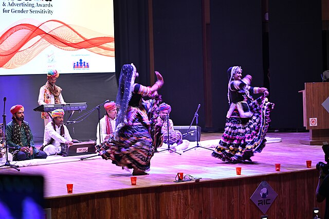 Rajasthani_folk_dancers